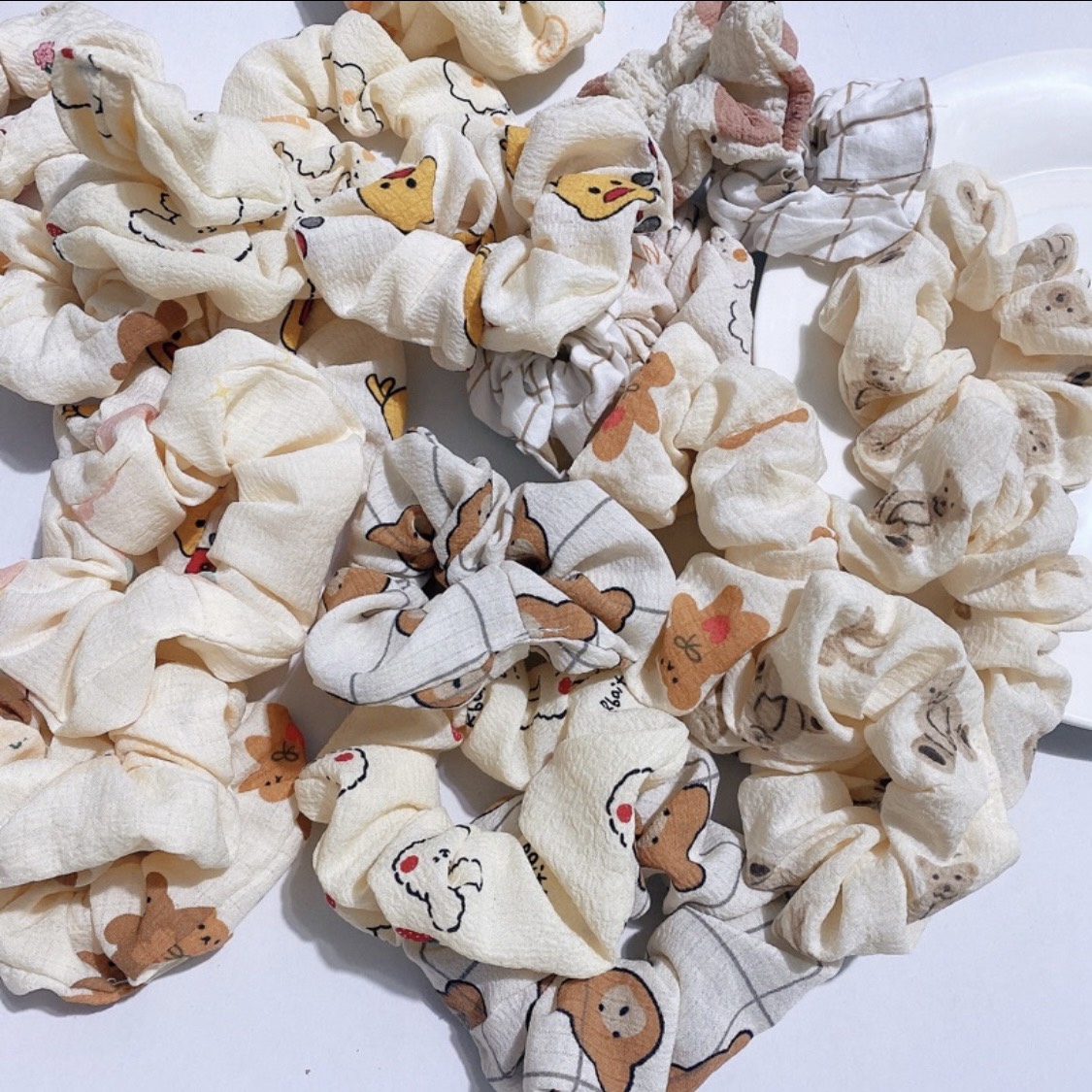 Scrunchies cột tóc, buộc tóc tiểu thư hình gấu màu be dễ thương
