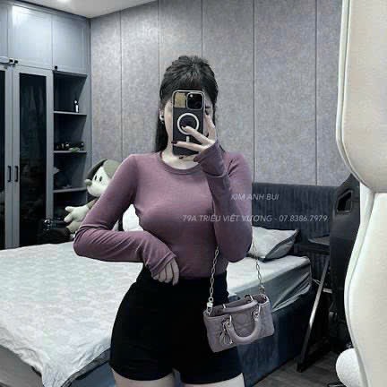 Áo thun tăm dài tay cổ tròn