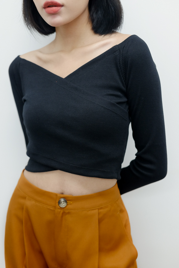 [NHẬP MÃ NOVFALAZSOCIAL02 GIẢM 40K ĐƠN 199K  ] Áo Maybi ôm thun tay dài đắp cổ V