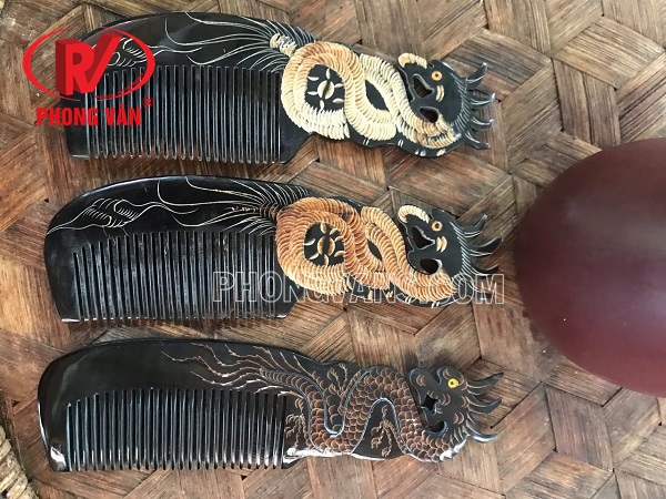 Lược chải tóc sừng trâu trạm hoa văn