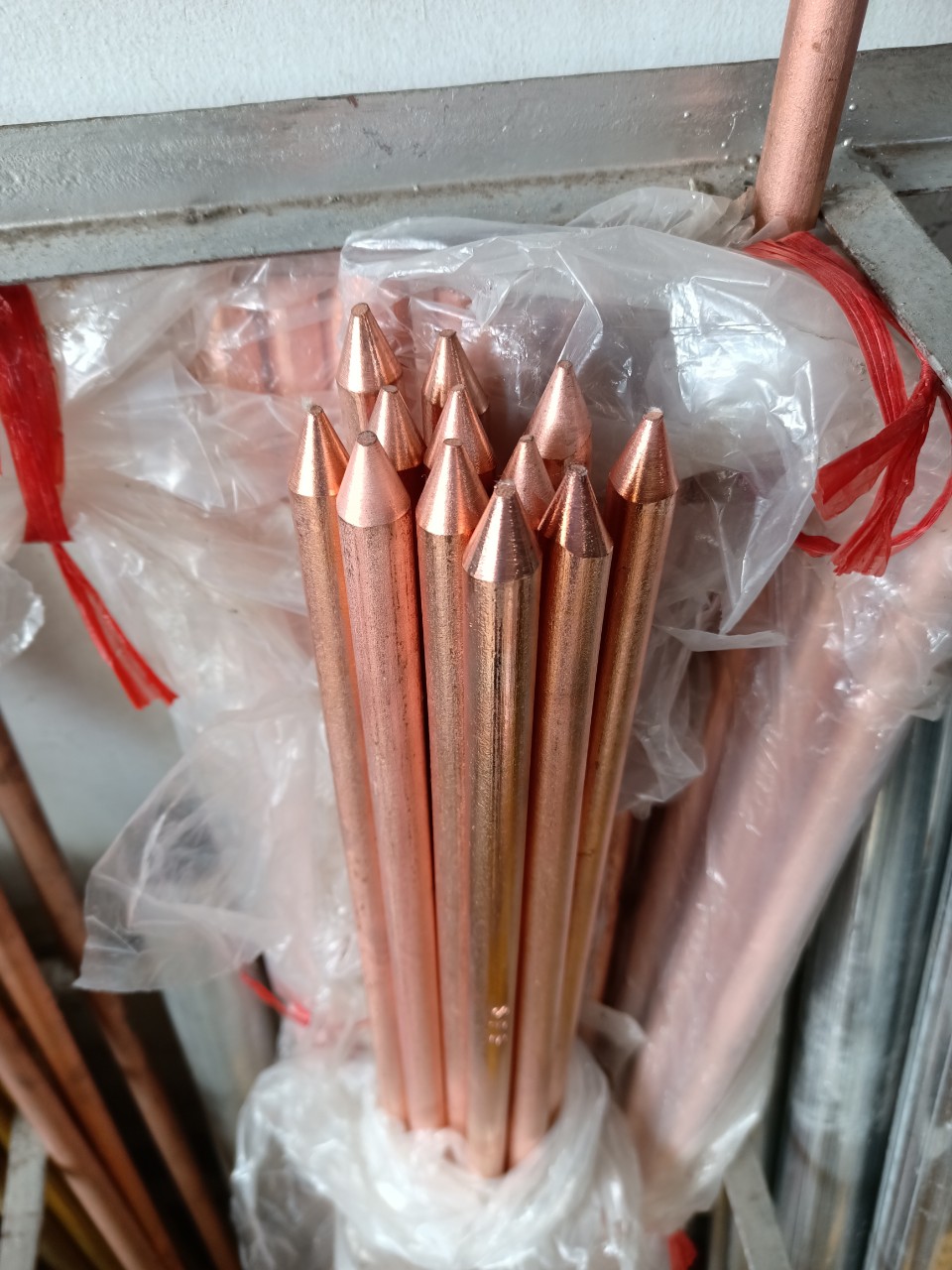 Cọc tiếp địa mạ đồng phi 16 dài 1,5m( hàng bóng đẹp chất lượng cao)