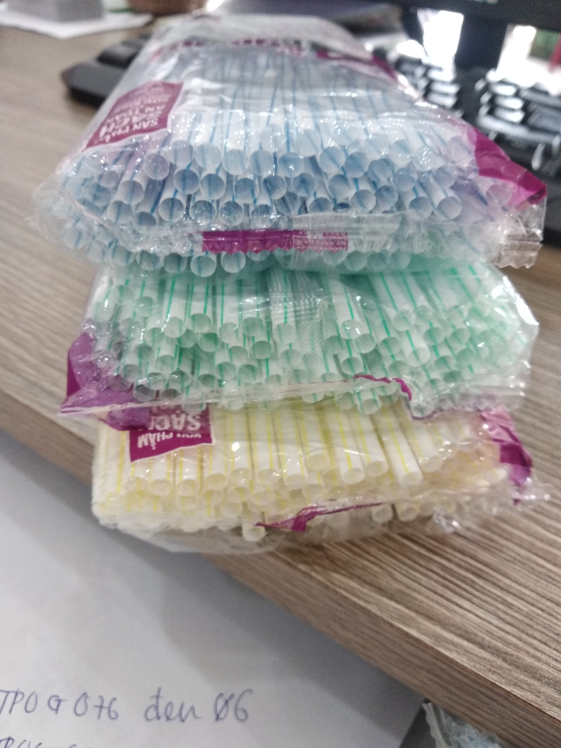 SET 5 Gói Ống Cong Màu Phi 5 80 ống  (uống nước ngọt, cafe)