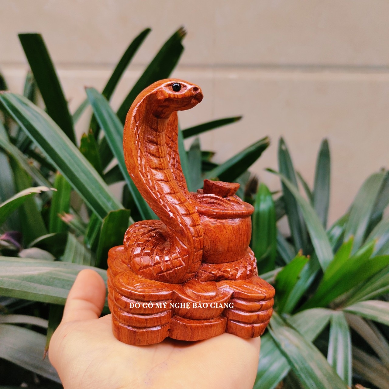 Tượng con rắn gỗ hương cao 12 cm