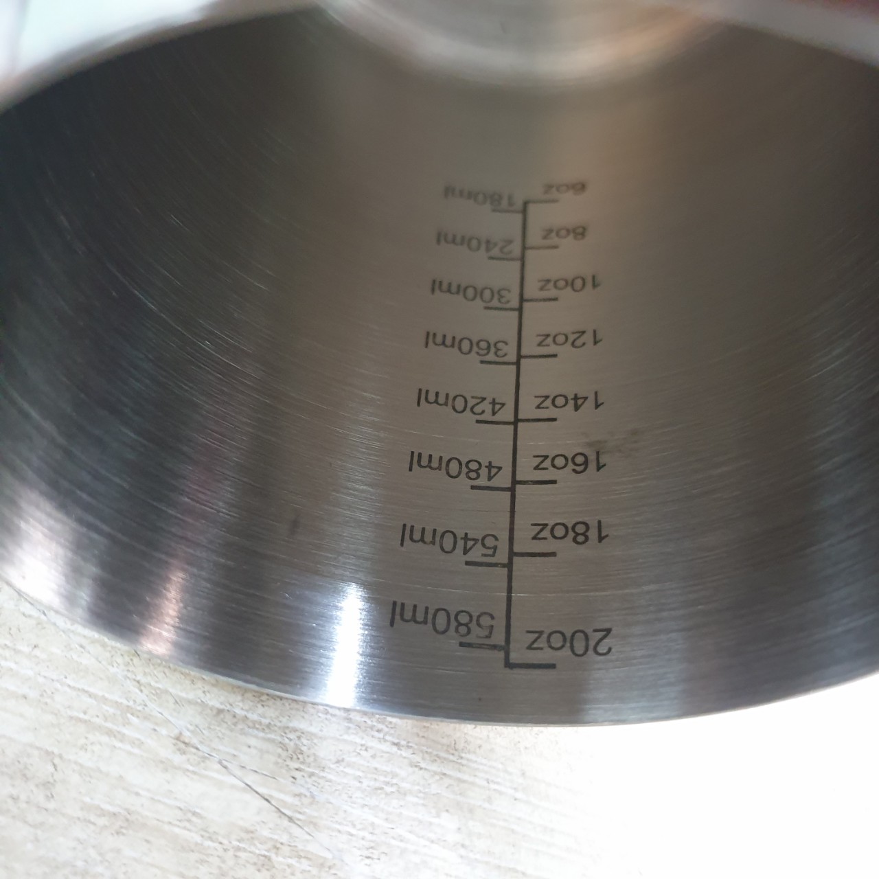 Ca đánh sữa inox 600ml có vạch chia