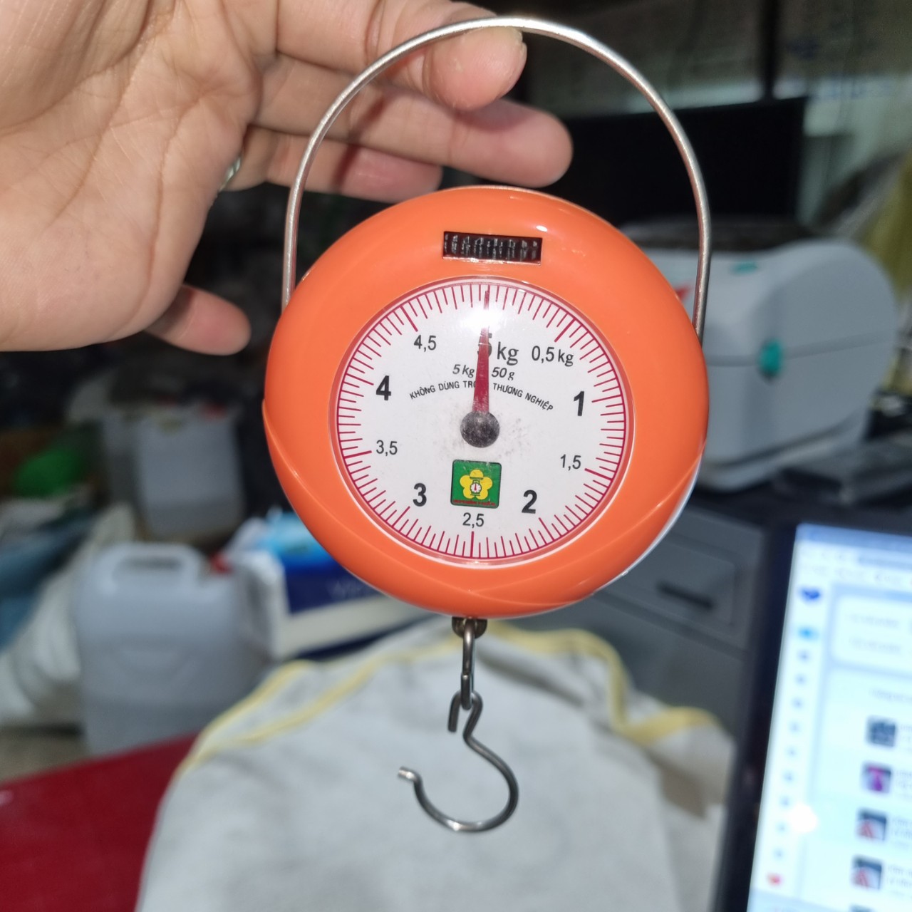 Cân treo mini  NHƠN HÒA 5Kg ( hàng y hình) ( màu ngẫu nhiên)