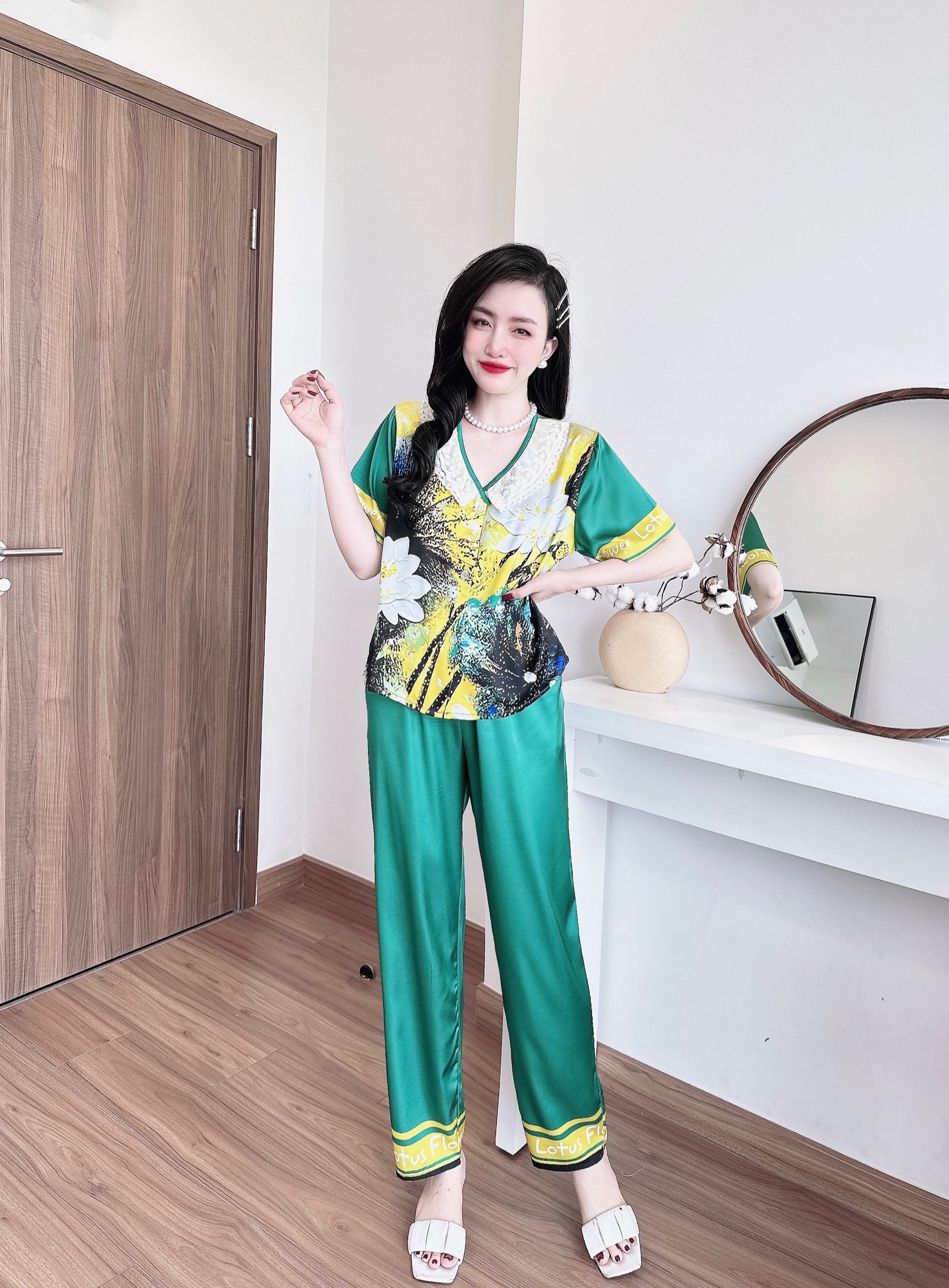 BỘ LỤA TAY NGẮN QUẦN DÀI CỔ PHỐI REN ĐẸP