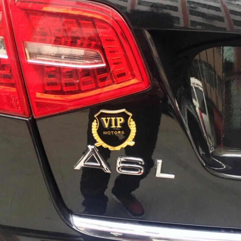 Bộ 2 logo vip dán xe ô tô