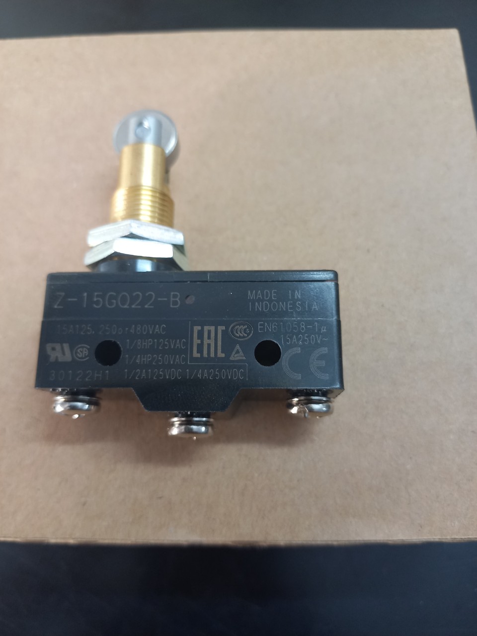 Công tắc hành trình omron z-15gq22-b