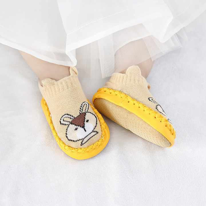 Giày tập đi cho bé có đế chống trượt