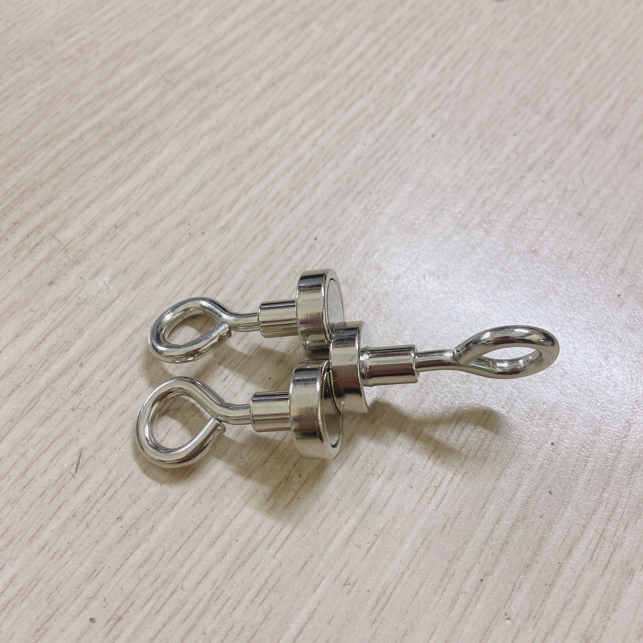 Magnets round hook without hole between multiple sizes