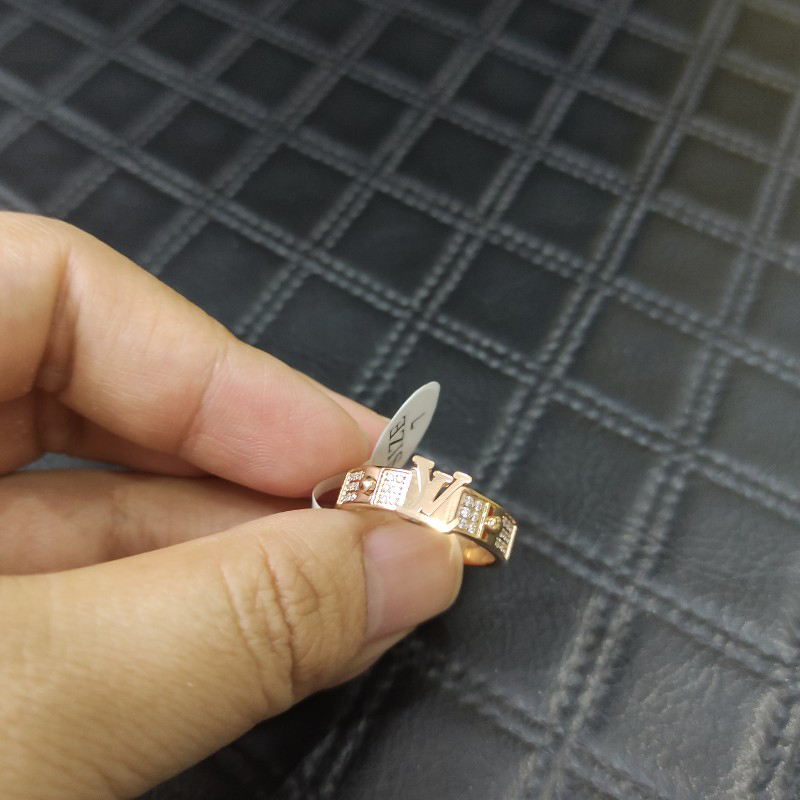 Nhẫn Nữ Đính Đá Titan Ko Đen TT 4320