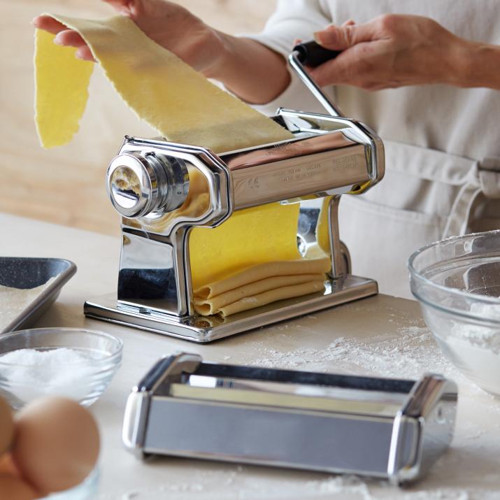 Máy cán bột bánh,bột mì Tây Ban Nha Mini quay tay gia đình - SẢN PHẨM BỘT NẶN, ĐẤT SÉT HAY BỘT BÁNH KHI CÁN CỰC MỎNG VÀ MỊN