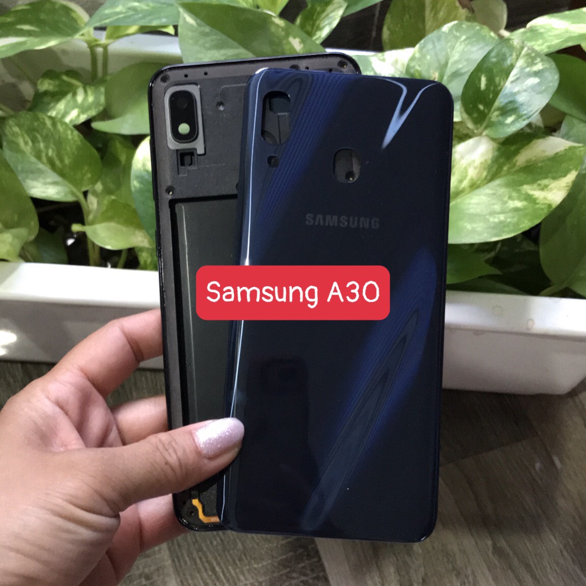 Bộ vỏ samsung A30 zin (bộ gồm lưng,xương,phím bấm ,kính camera)