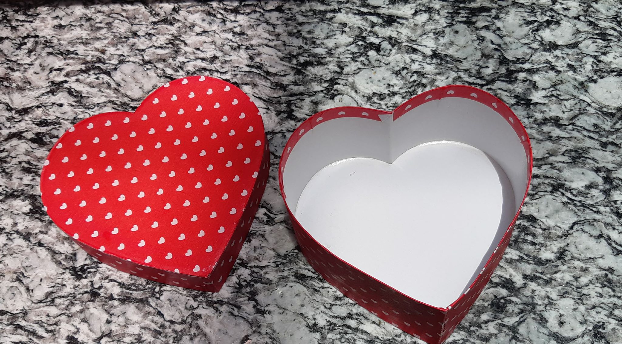 [HCM]Hộp đựng quà hình tim  15 cm : 30k /cái