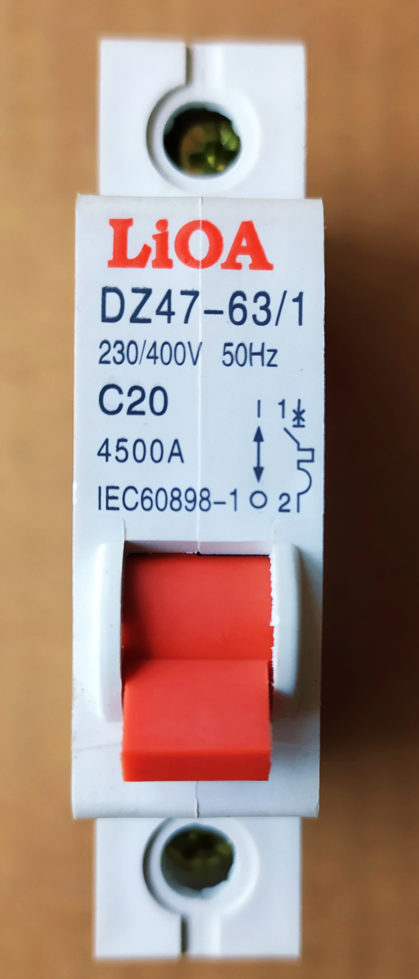 ATTOMAT 1 CỰC LiOA TỪ 6A - 63A  DÒNG ÁT CÀI.