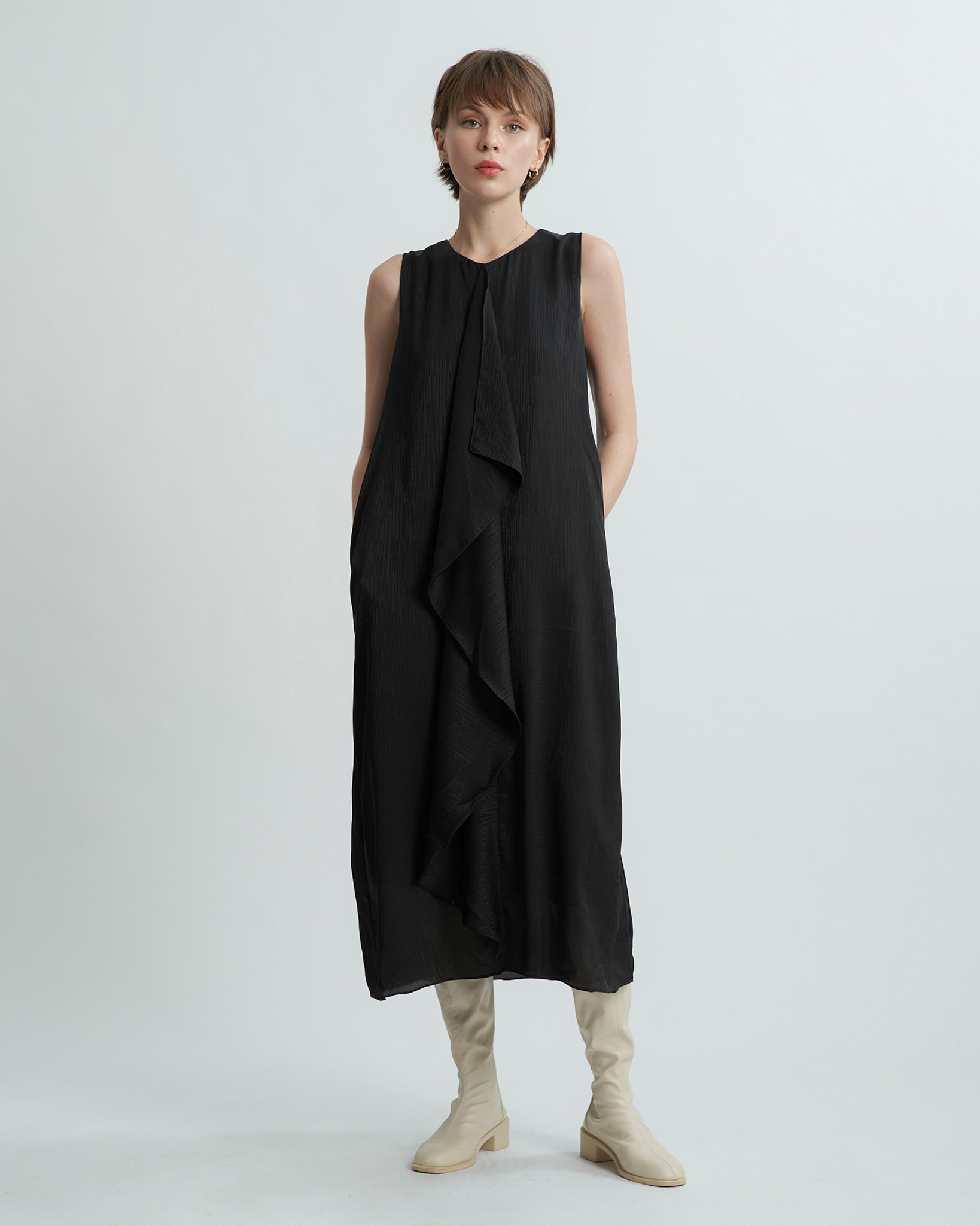 Đầm lụa đen suông không tay cách điệu KHÂU BY CQ Cachet