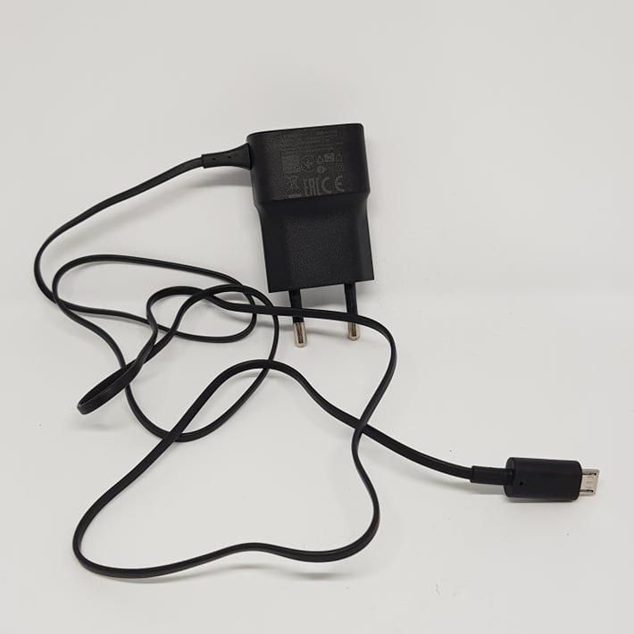 Củ sạc liền dây dùng cho các dòng máy chân Androi/Micro