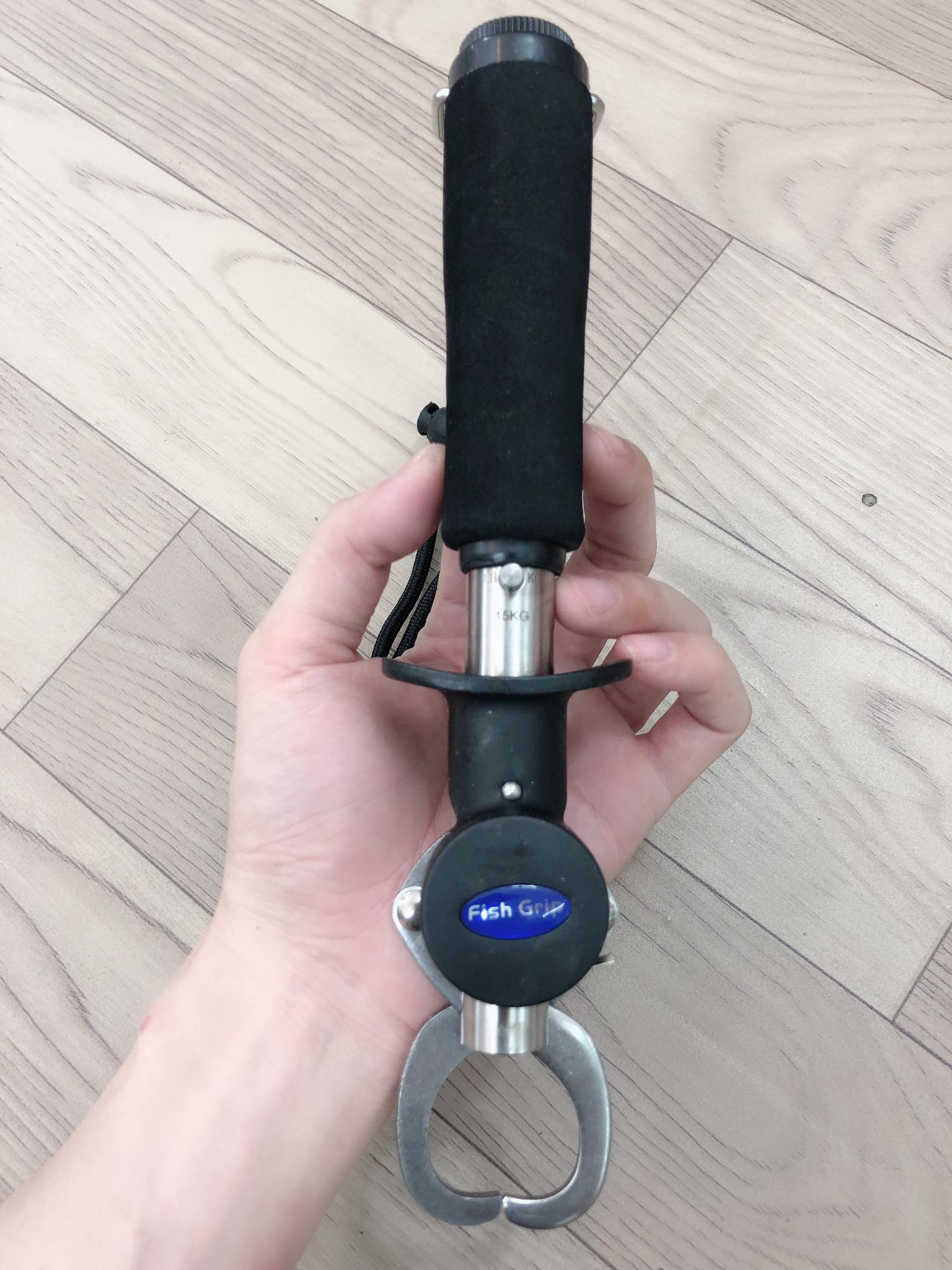 kìm kẹp có cân, thước đo chiều dài