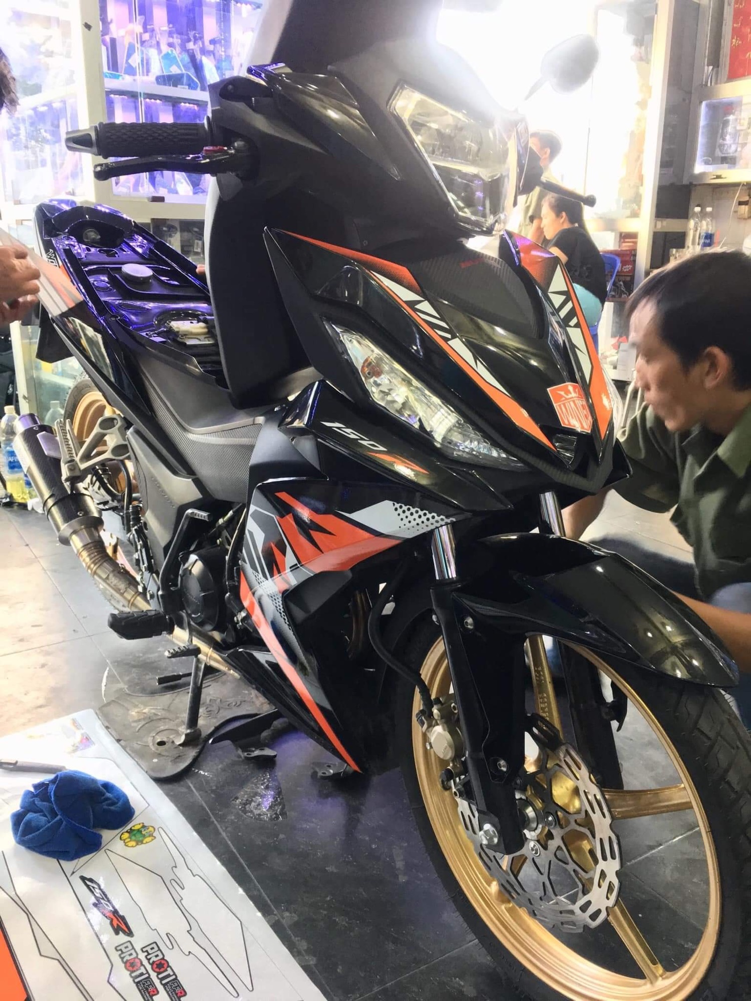 Tem rời xe honda winner 150 chế sonic dán xe đen