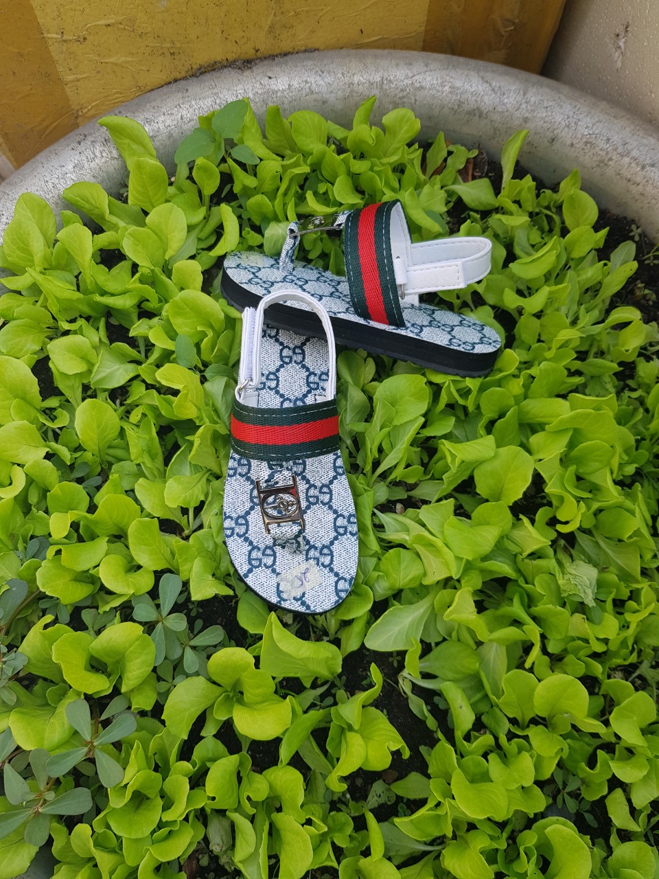 xăng đan bé đủ size đủ màu ib chọn thêm