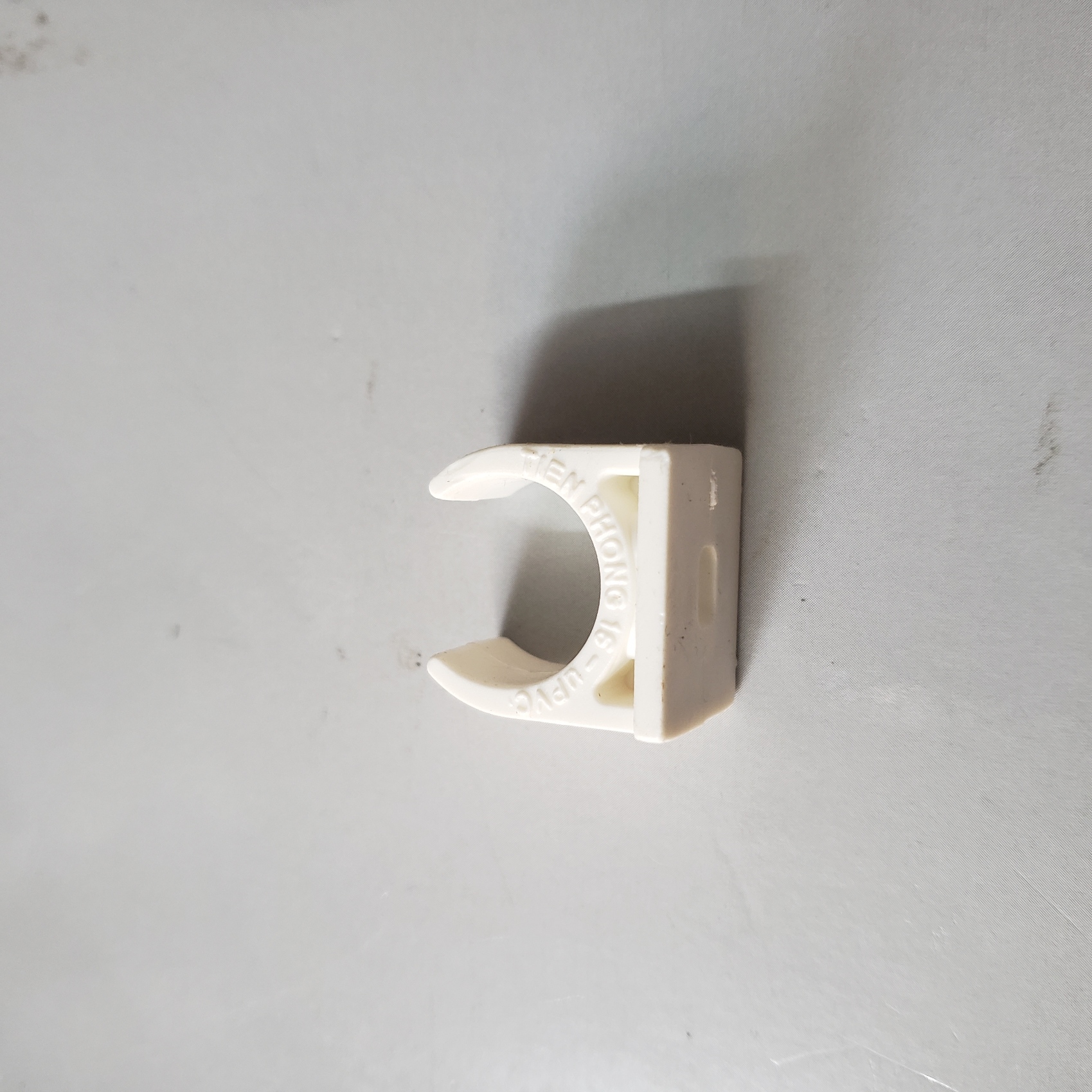 5 Chiếc Cút co góc, tê, nối ren, kẹp đỡ ống tròn luồn dây điện Tiền Phong phi 16, 20, 25