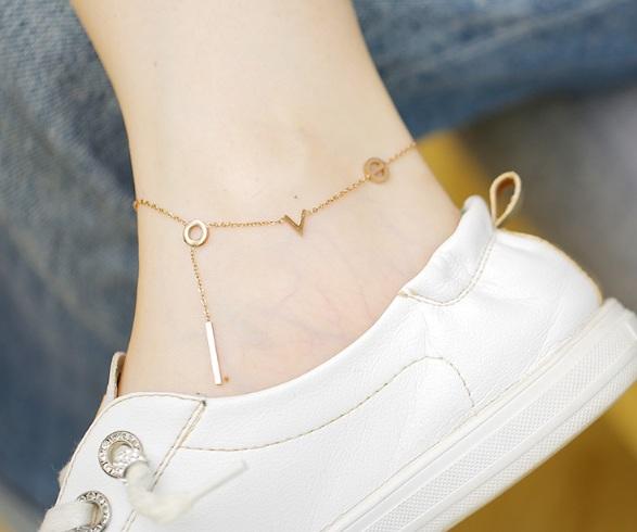 Lắc chân titan LOVE - Cam kết không đen