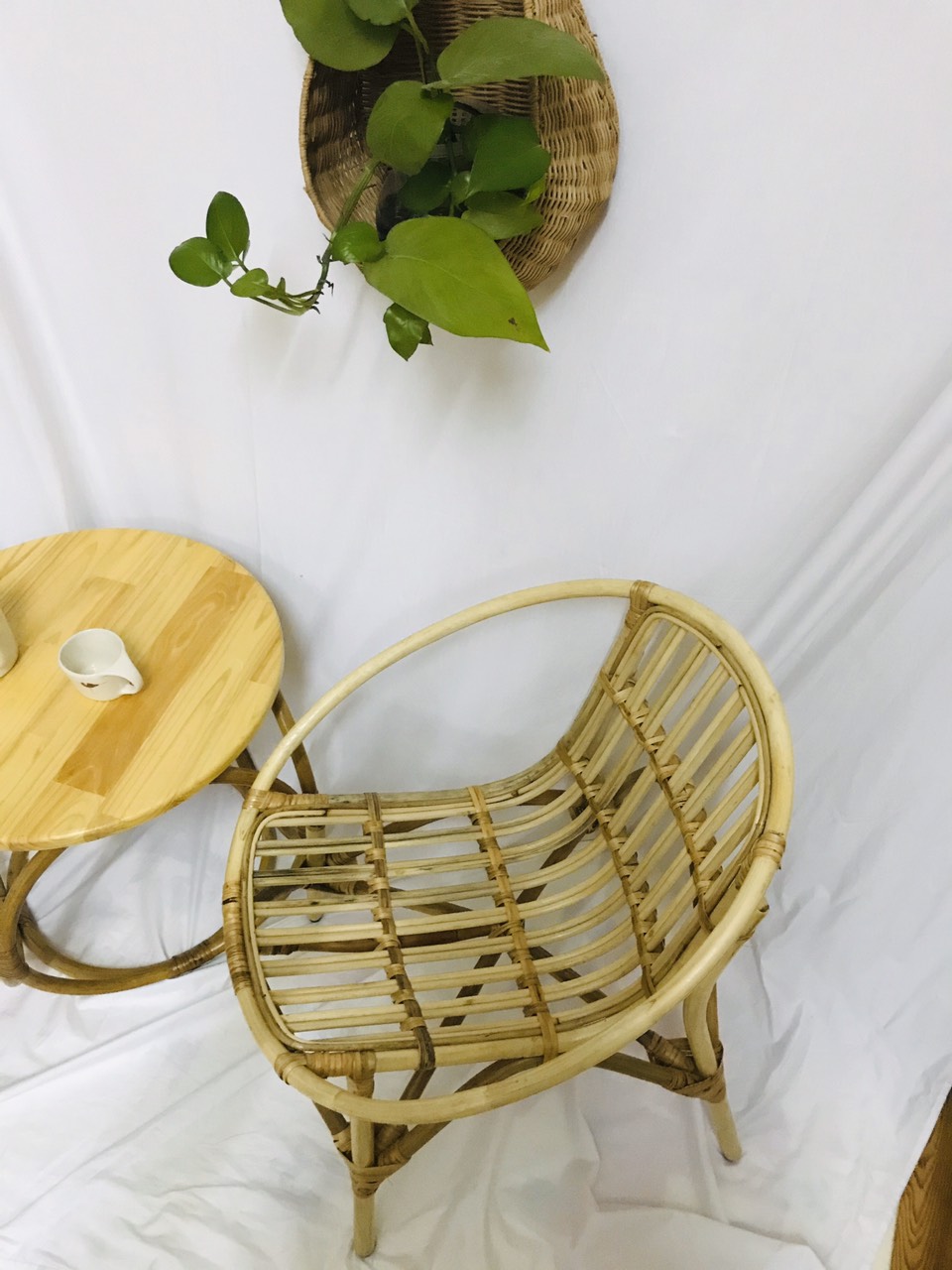 Bàn trà hình tròn mặt gỗ