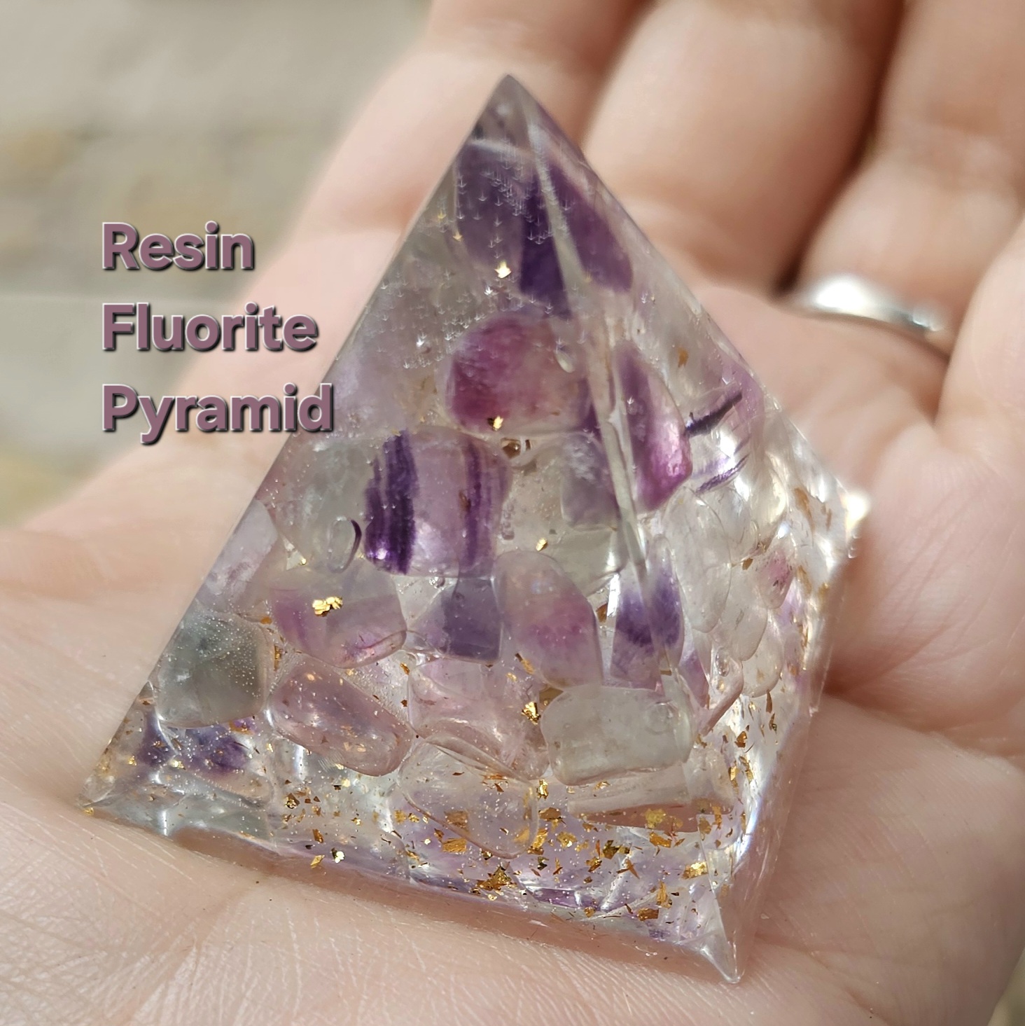 2003236 Kim tự tháp đá năng lượng, kim tự tháp Peridot, kim tự tháp Fluorite cạnh 40mm, kim tự tháp phong thủy may mắn, handmade resin Crystal Light