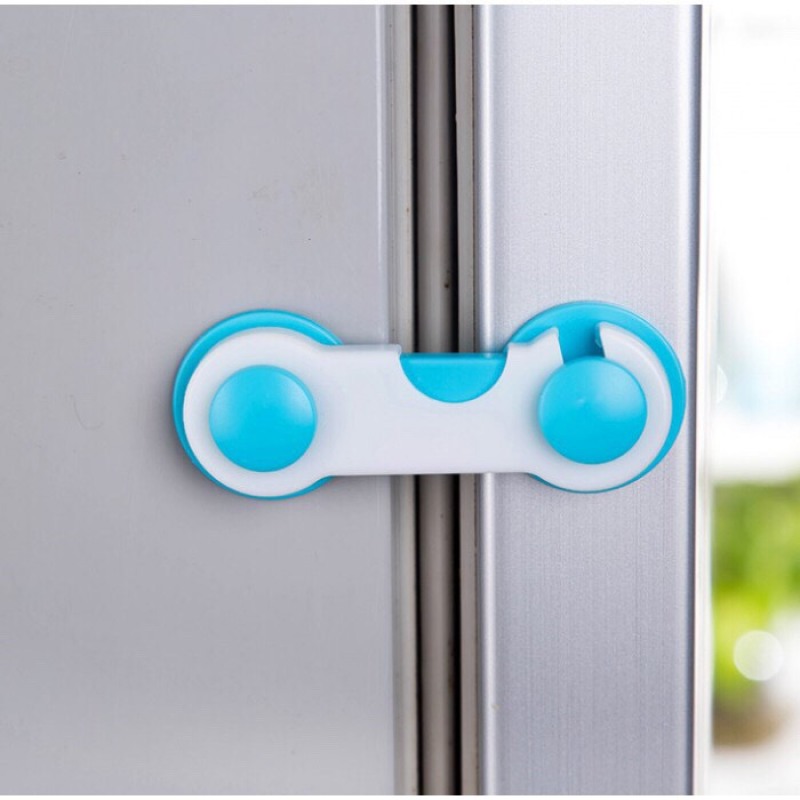 Khóa tủ lạnh an toàn , có tác dụng giữ chặt các loại cửa trong gia đình bạn như cửa tủ, cửa phòng… tránh kẹp tay cho bé