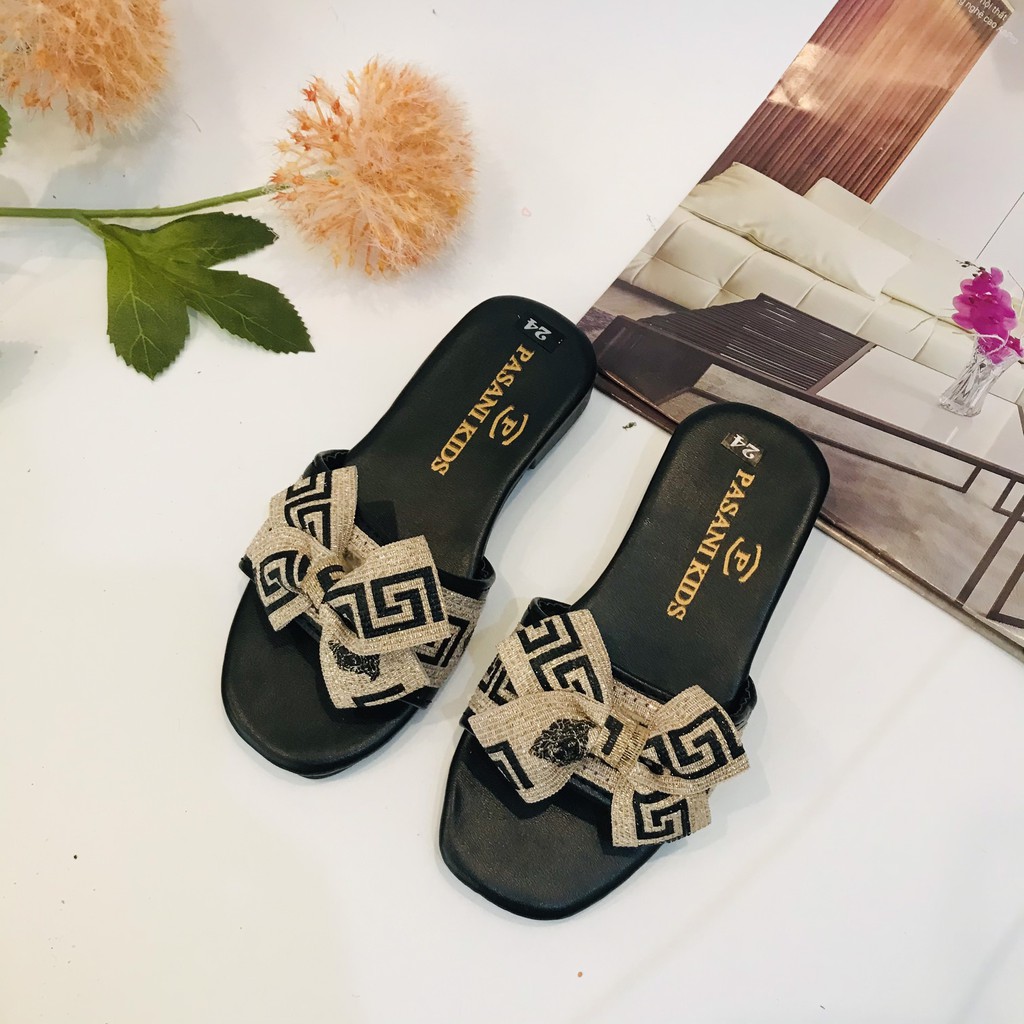 DÉP LÊ TRẺ EM NƠ(XẢ KHO)
