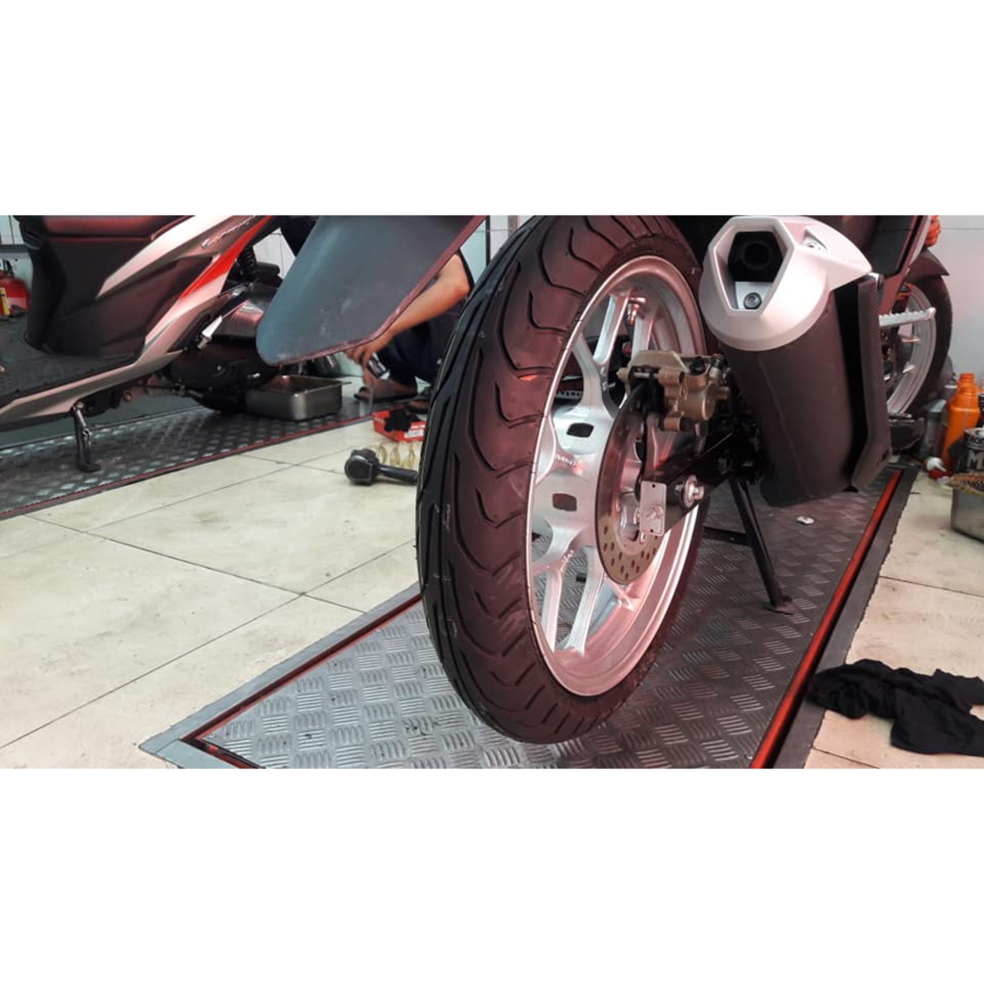 Vỏ xe dunlop 110/70-17 gai gt601