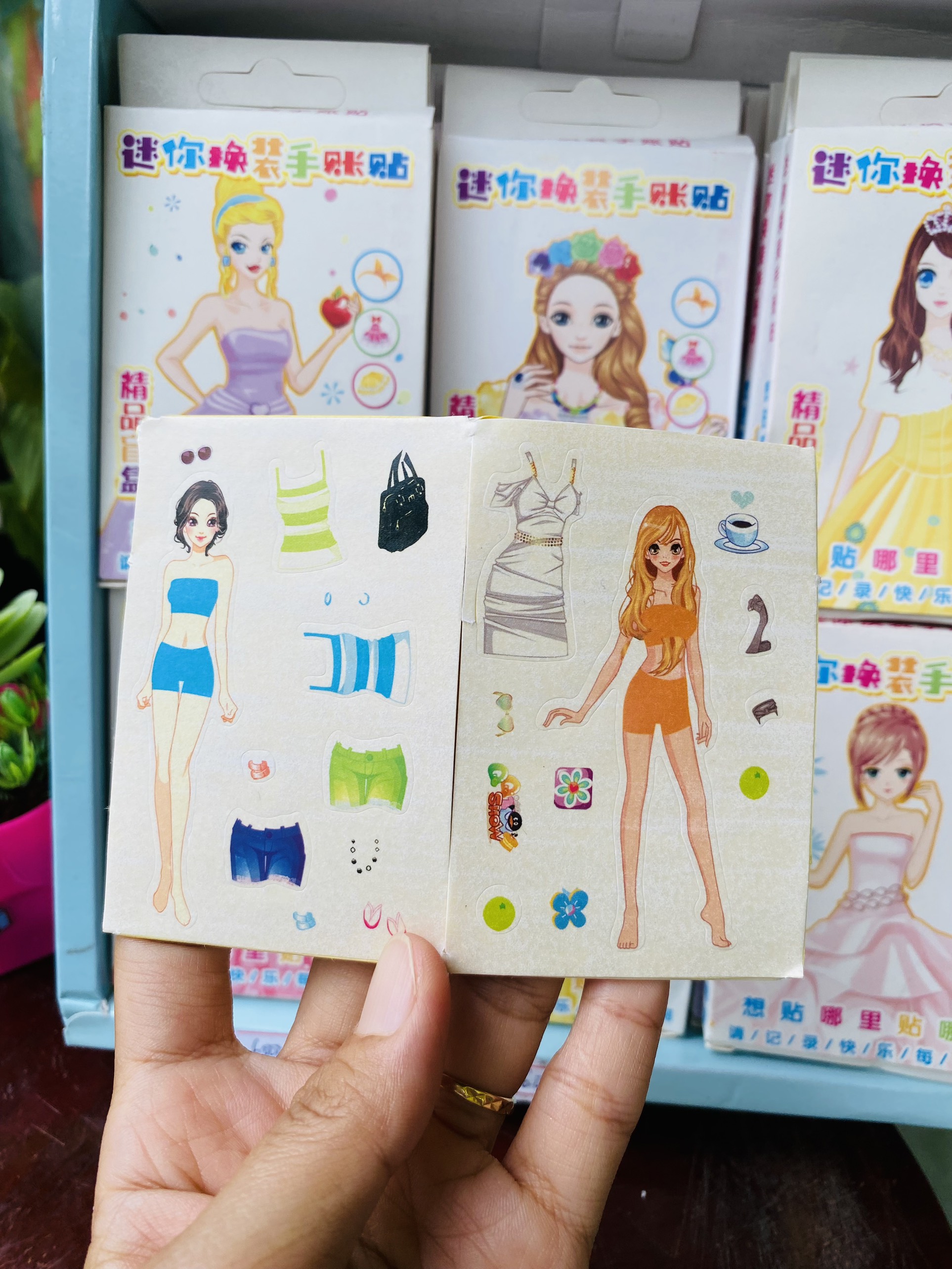 Hộp hình dán sticker công chúa 12 mặt
