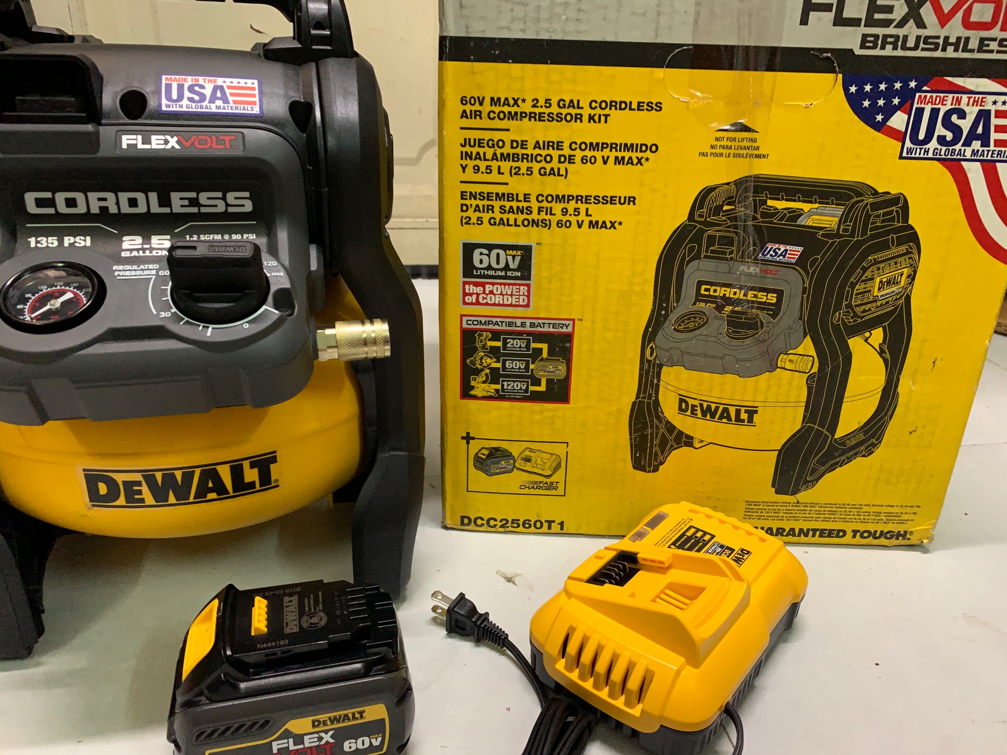 [HCM]Máy bơm hơi Dewalt DCC2560 USA