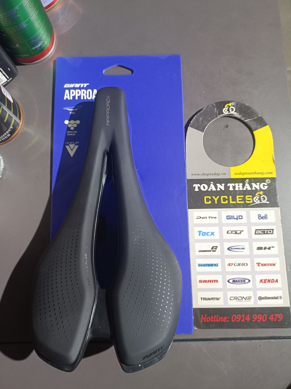 Yên xe đạp Road Giant Approach