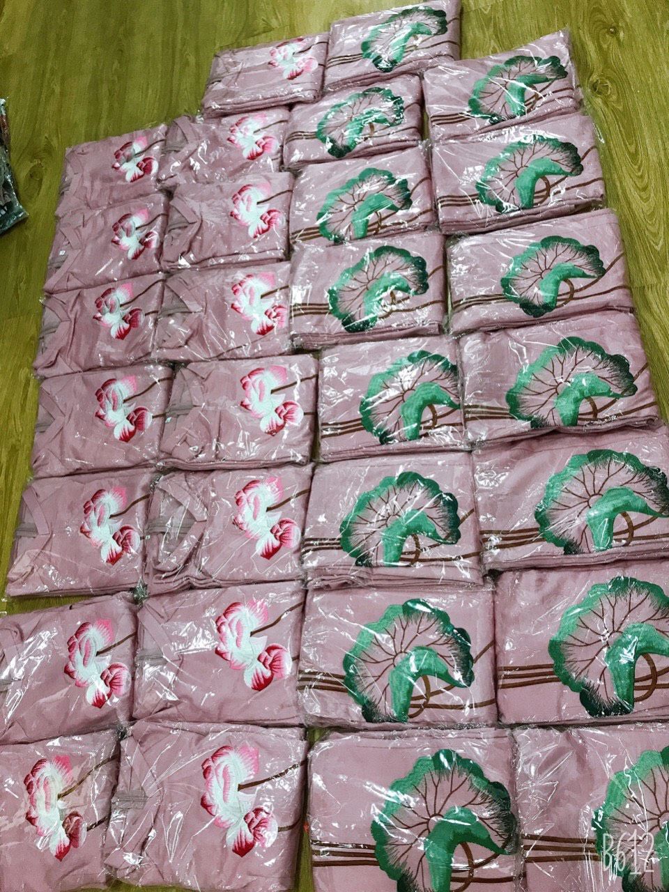 Áo dài lụa thêu bông sen cao cấp