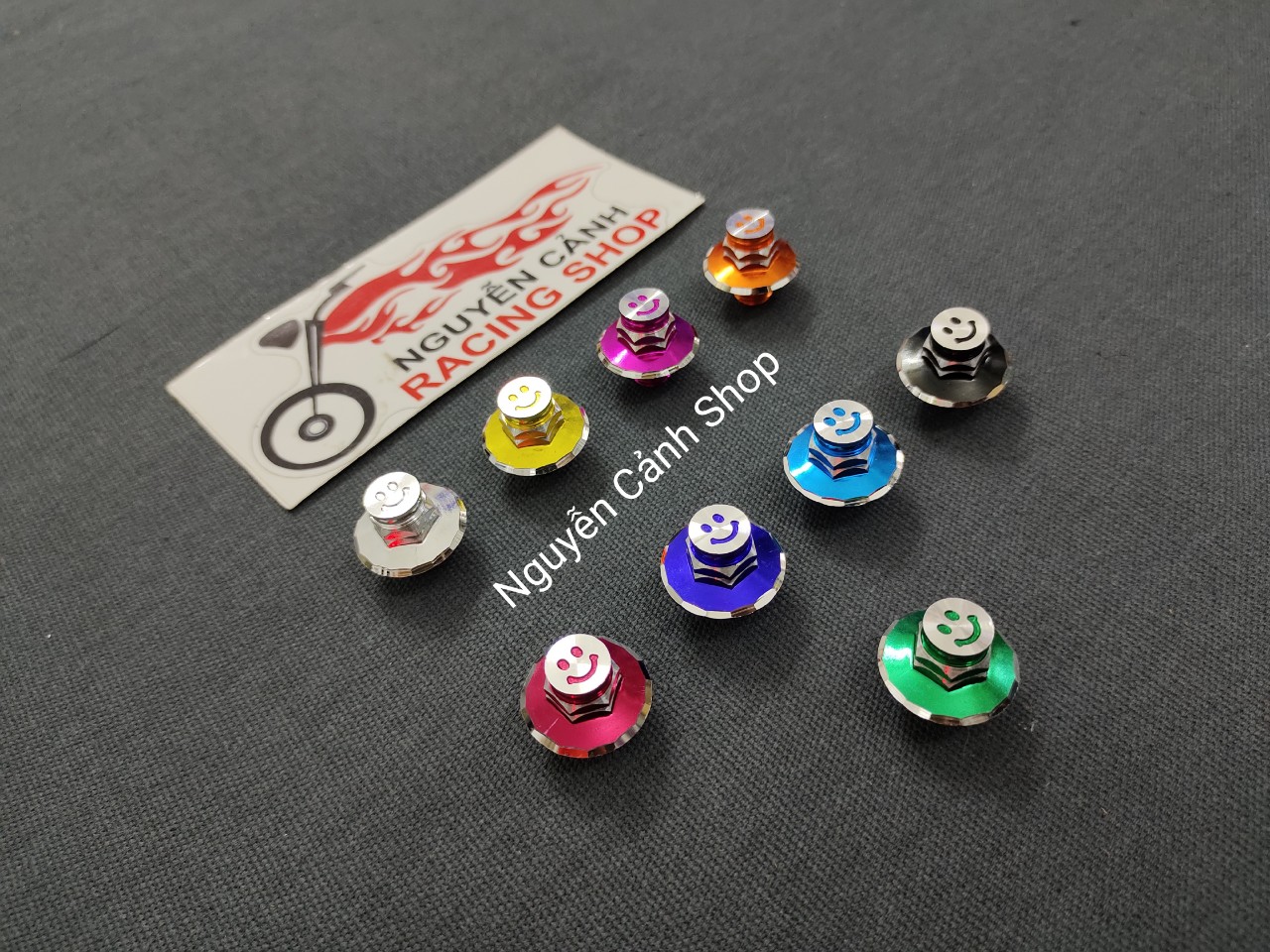 ốc chân kiếng kiểu cho các dòng xe máy hảng YAMAHA hình mặt cười 10li,răng ngược,ốc chân kính,ốc chân gương