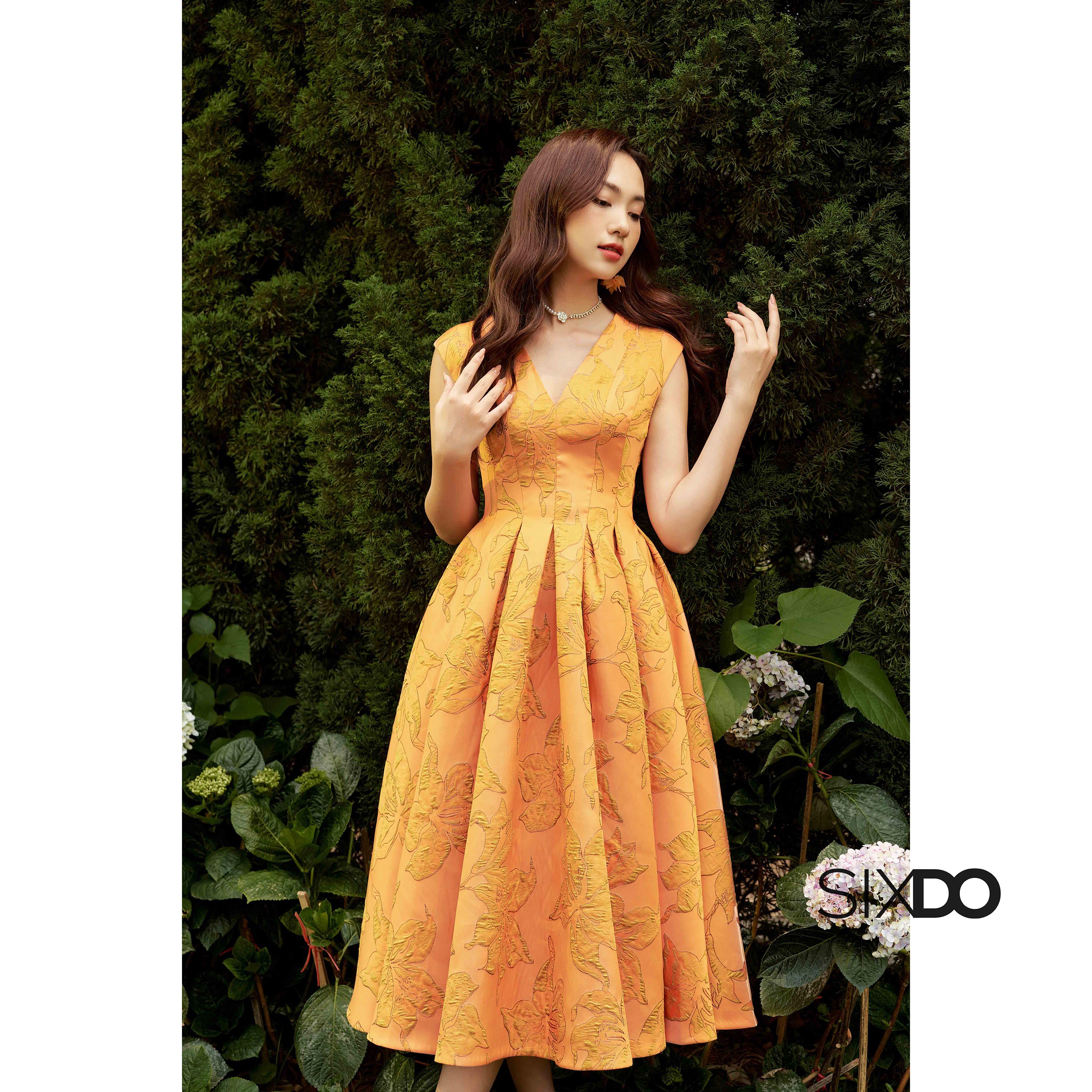 Đầm gấm sát nách cổ V SIXDO (Orange Lily V-neck Midi Brocade Dress)