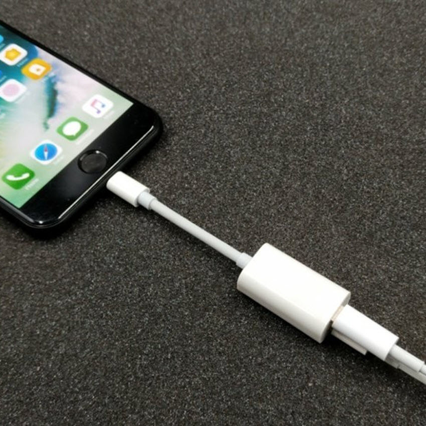 Cáp Lightning Chia Cổng Sạc Và Loa 2 Trong 1
