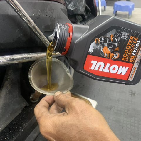 Nhớt Xe Máy Motul Scooter Power 5w40
