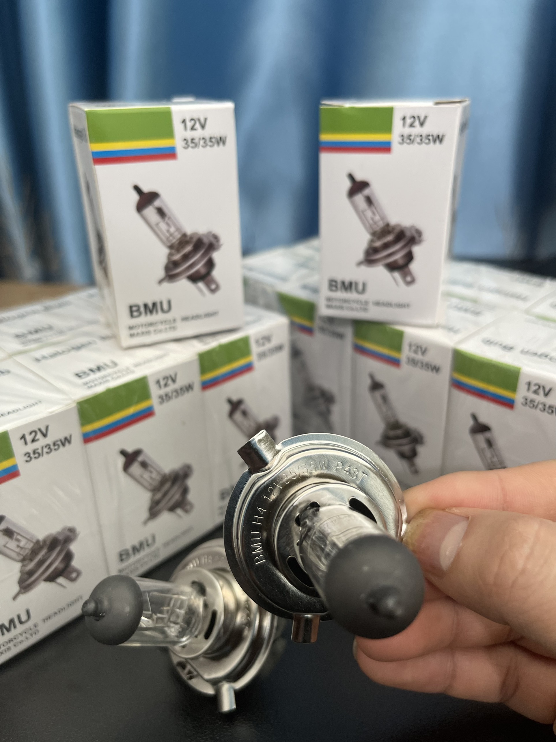 Bóng đèn Halogen 3 chân H4 - Bóng 35w BMU xe máy