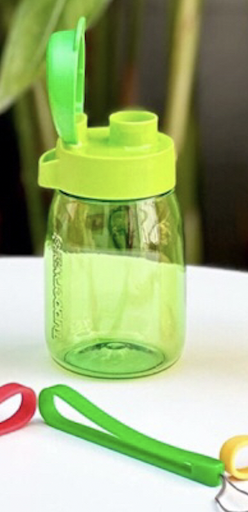 Bình nước Tupperware 1.1L, có vạch chia, có dây đeo, kèm ống hút