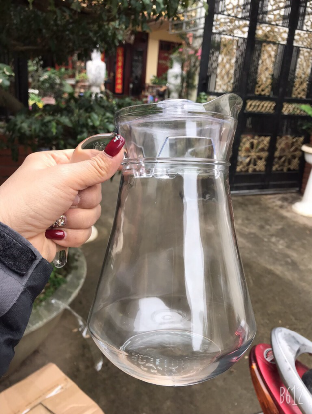 Bình thủy tinh đựng nước 1300ml dáng eo , tròn