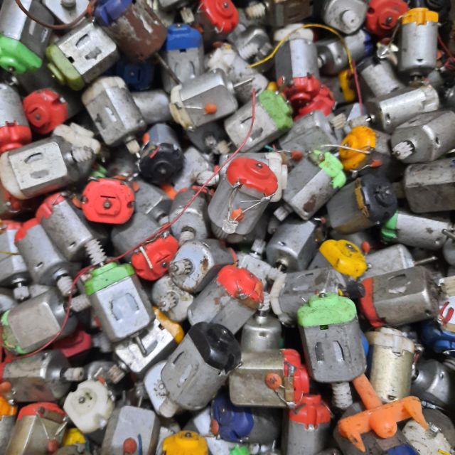 5 cái motor 130  tháo trong đồ chơi