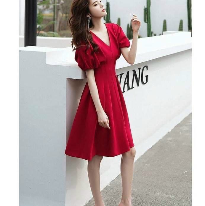 Đầm đỏ cánh dơi
