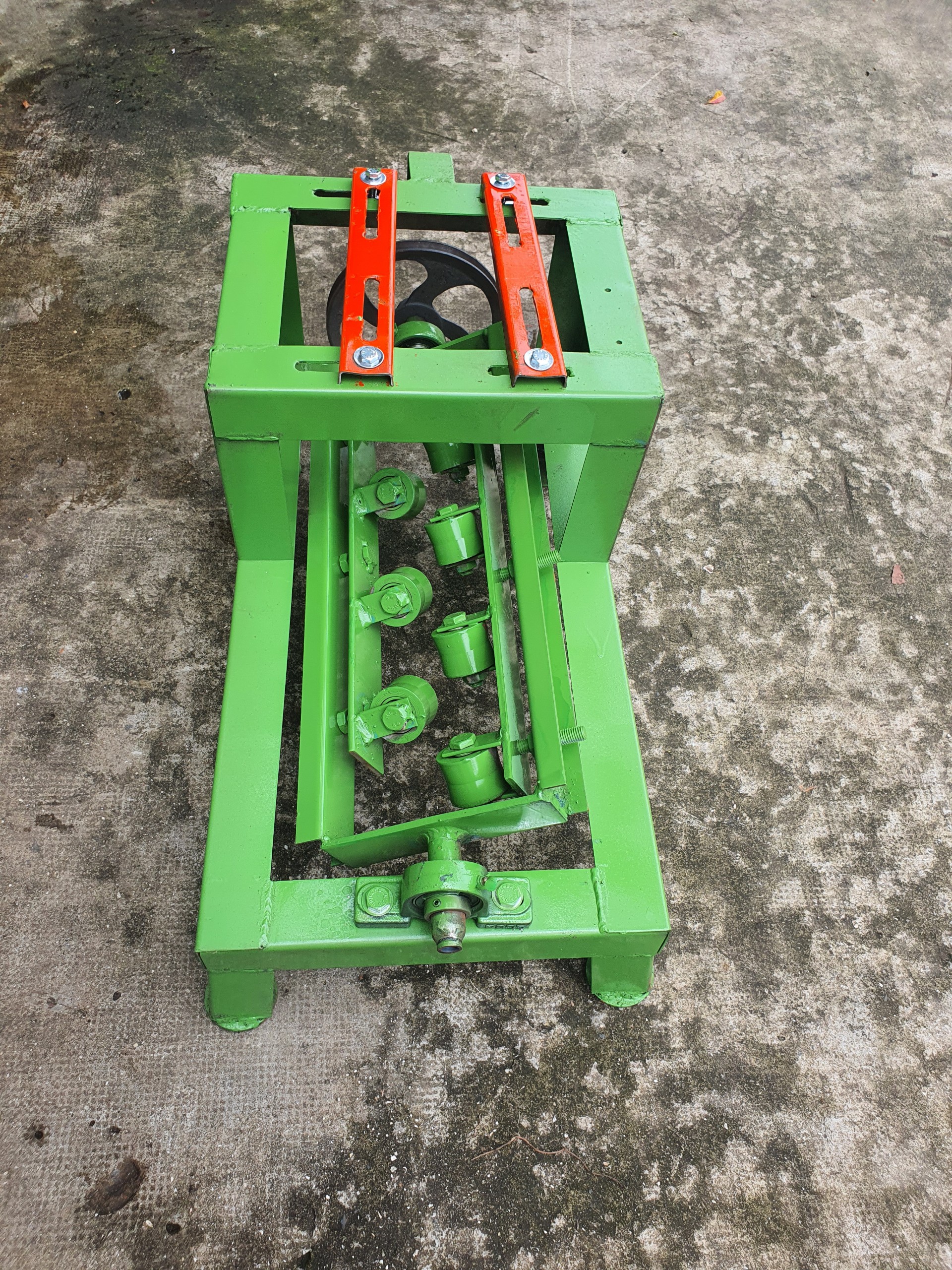 KHUNG DUỖI SẮT lớn (chưa có motor)