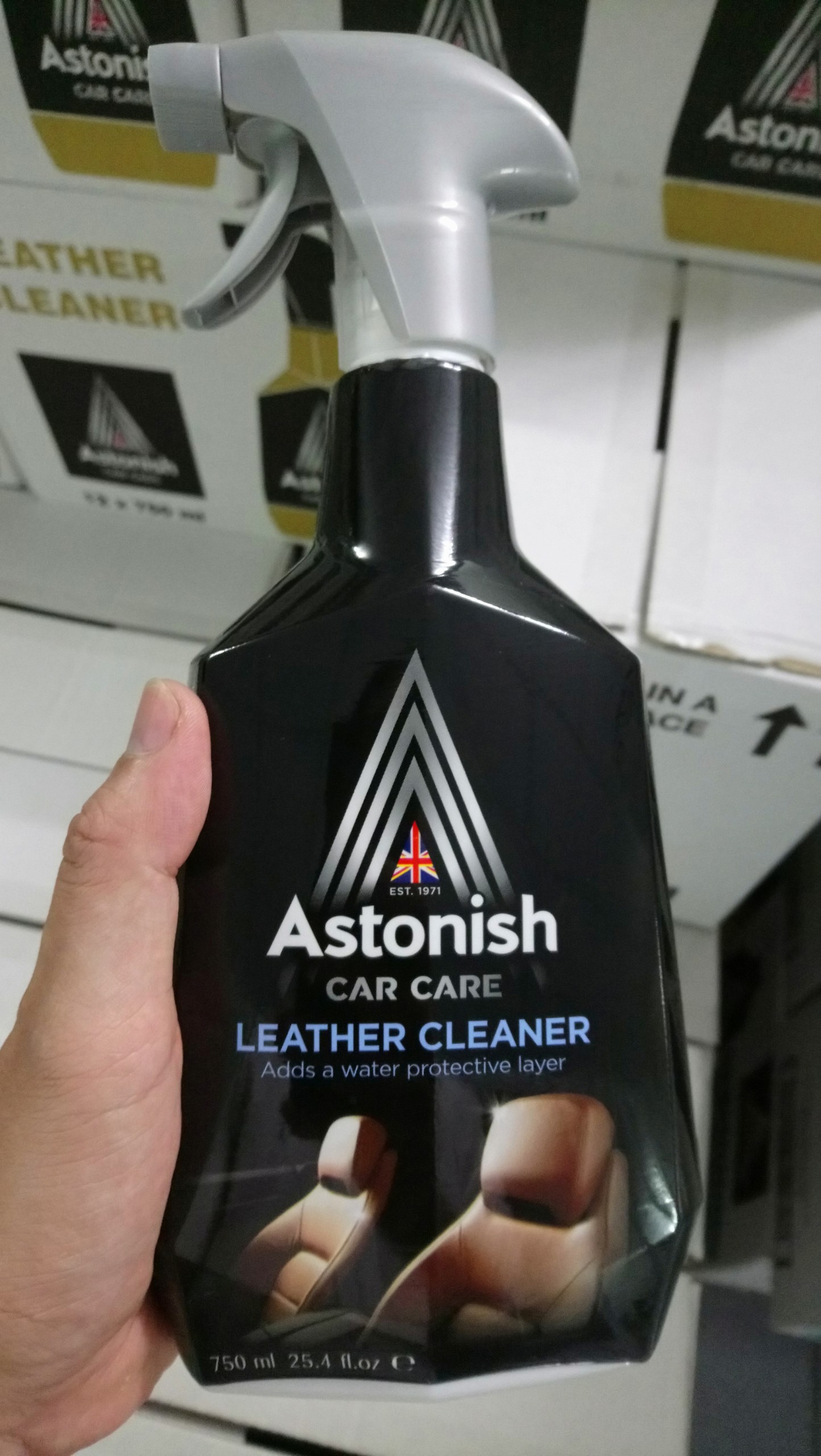 Bình xịt vệ sinh ghế ô tô bọc da Astonish C2101