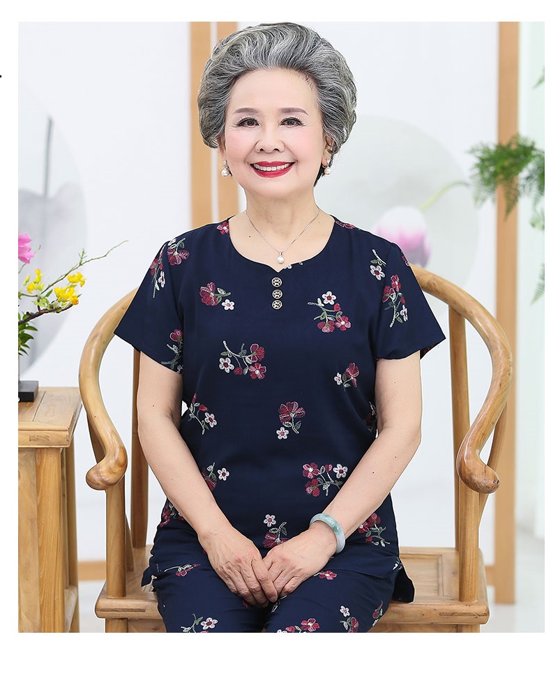 Bộ quần áo cho người già
