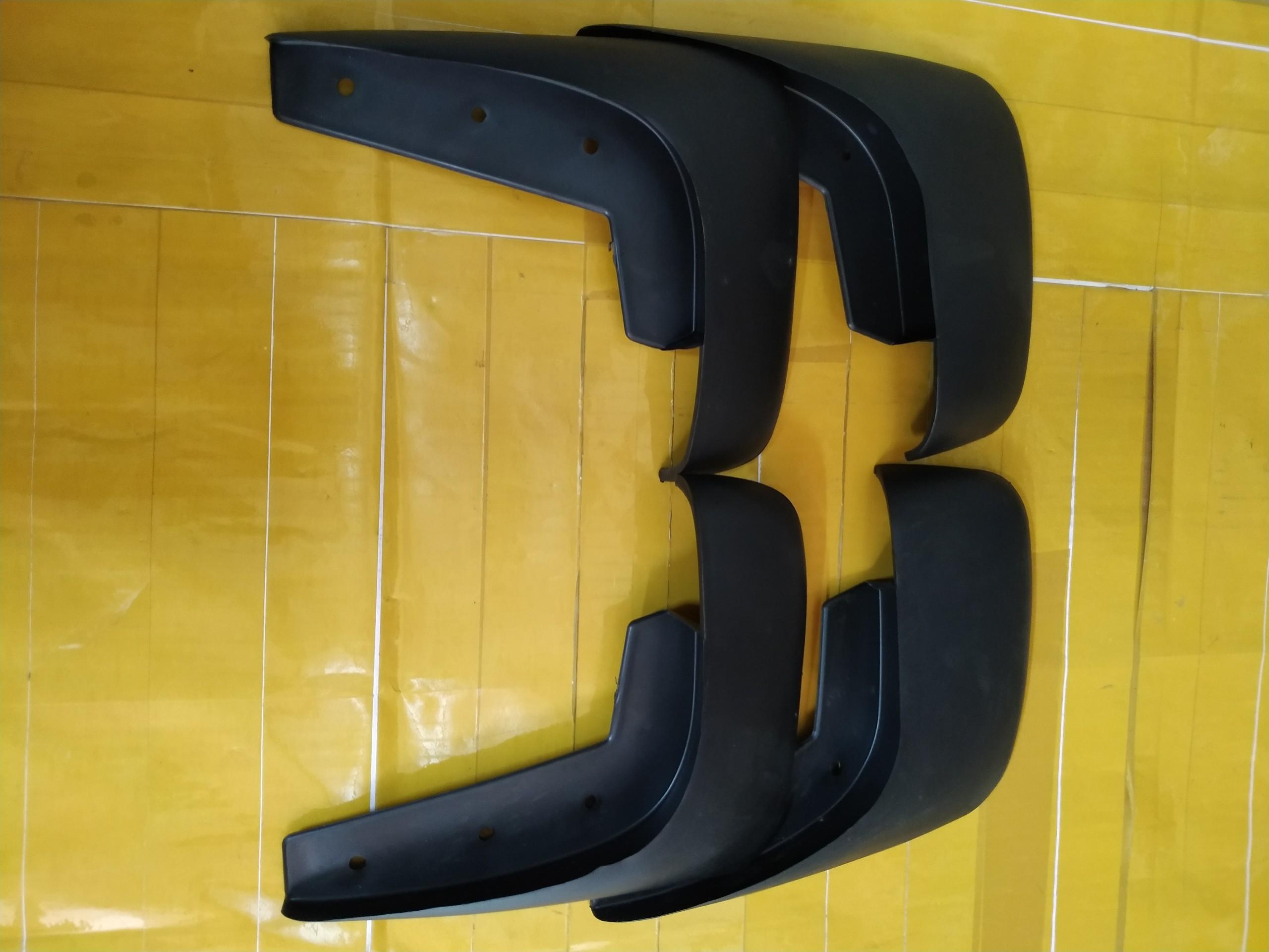 Chắn bùn bánh Vios 03-07 / giá 1 bộ