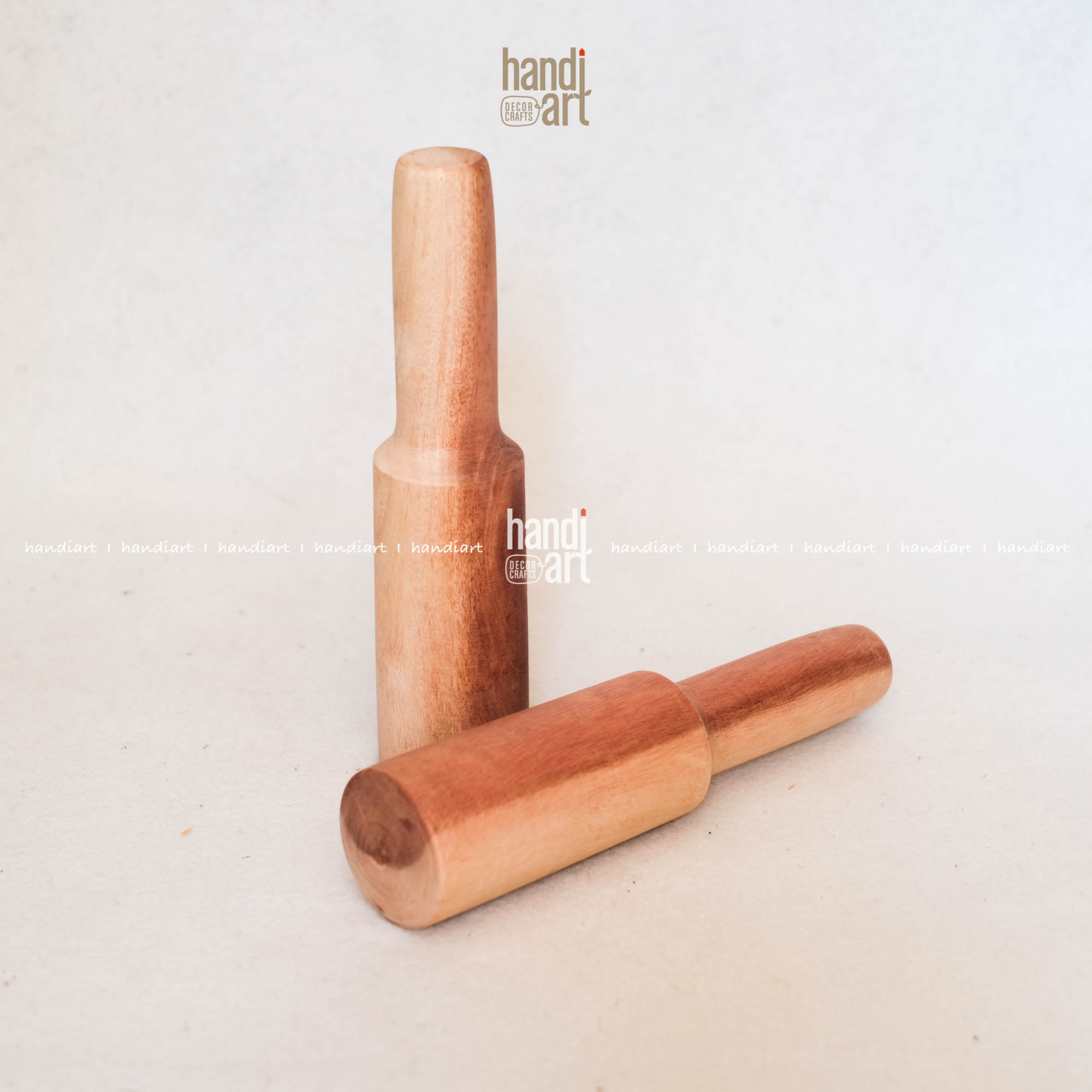 Dụng cụ đập nước đá bằng gỗ, Chày gỗ