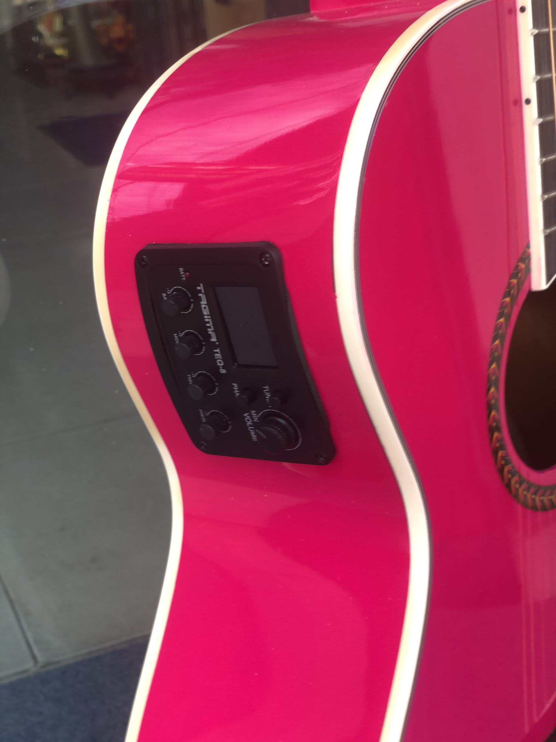 Thanh lý Guitar Tagima hồng
